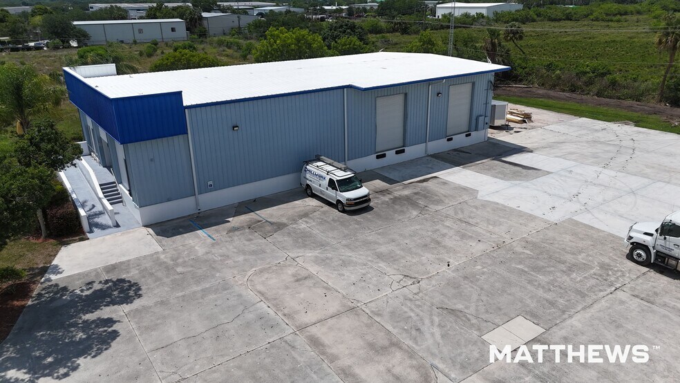 More Photos Of 7332 Commercial Cir, Fort Pierce Warehouse For Lease