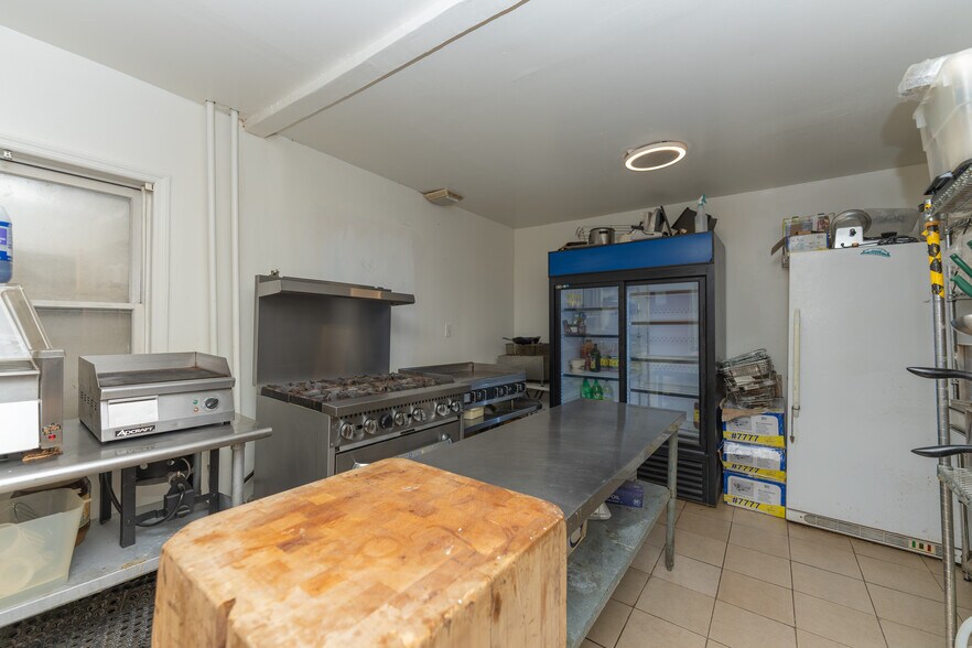 More Photos Of 117 N Lake Ave, Albany Storefront Retail Residential For Sale