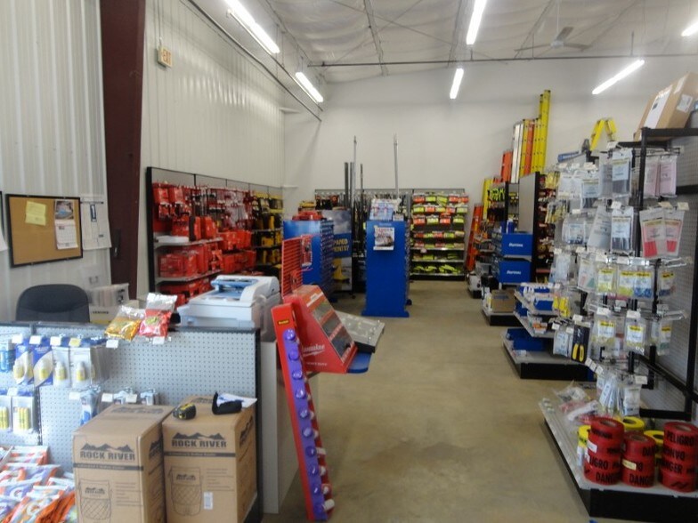 More Photos Of 310 Moore Ln, Collierville Warehouse For Lease