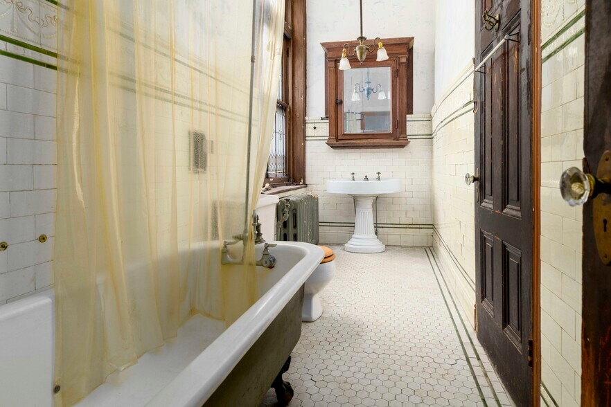 More Photos Of 1717-19 Mt Vernon st, Philadelphia Apartments For Sale