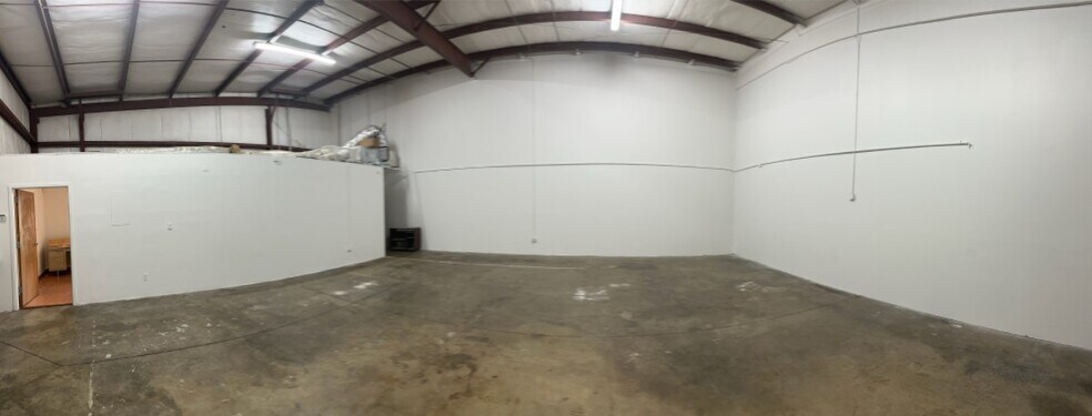 More Photos Of 6962 Edgewater Dr, Orlando Warehouse For Sale