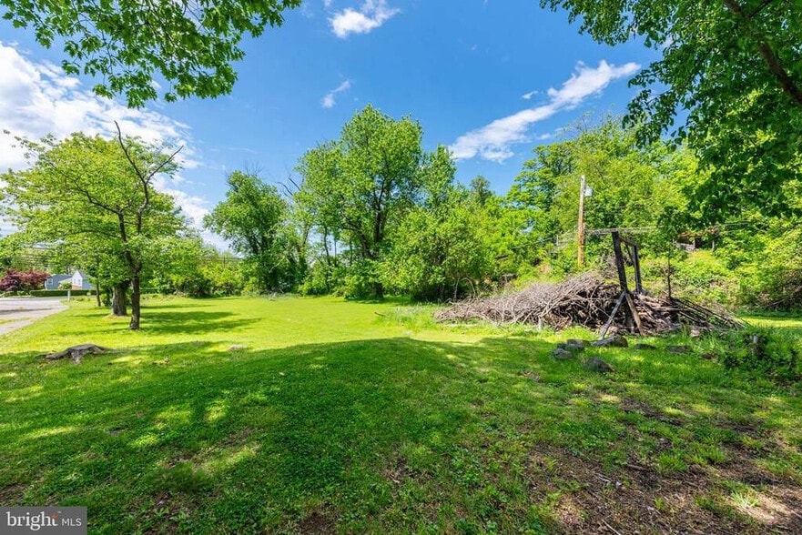 More Photos Of 6712 Dogwood Rd, Woodlawn Schools For Sale