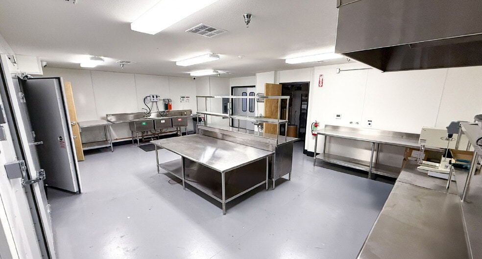 More Photos Of 1450 Enterprise Dr, Lemoore Warehouse For Sale