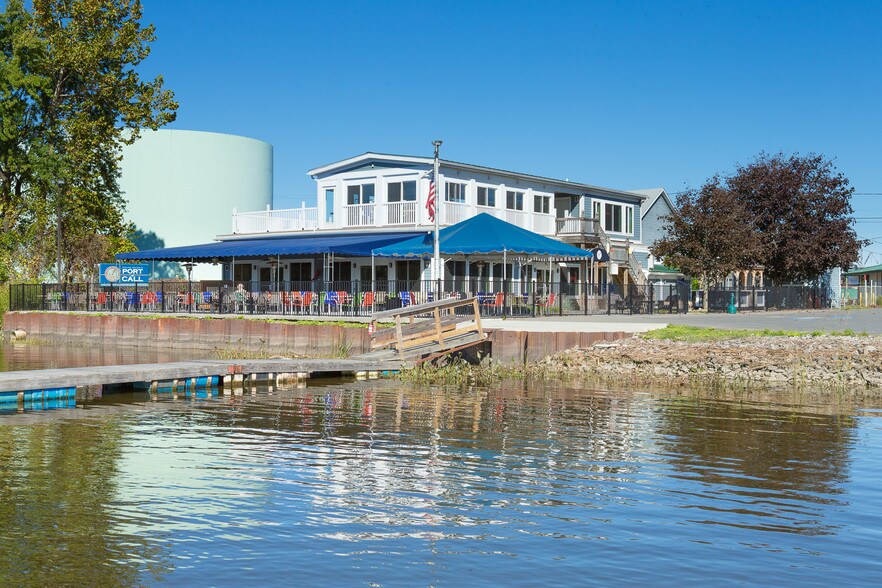 Primary Photo Of 7 Main St, Catskill General Retail For Sale