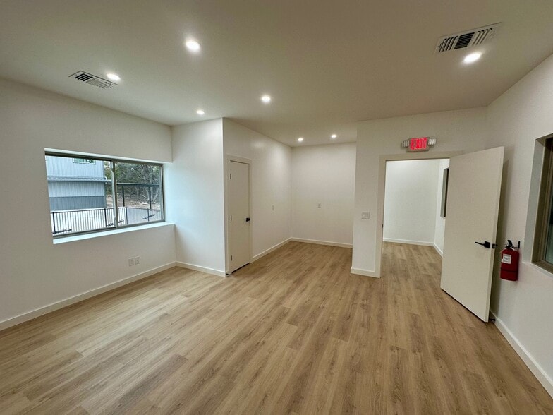 More Photos Of 10020 Darden Hill Rd, Austin Light Distribution For Sale