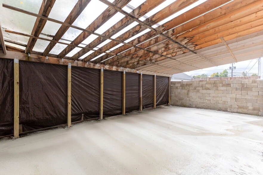 More Photos Of 280 Washington St, North Easton Flex For Sale