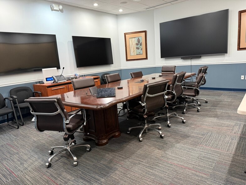 More Photos Of 5100 Old Pineville Rd, Charlotte Office For Lease