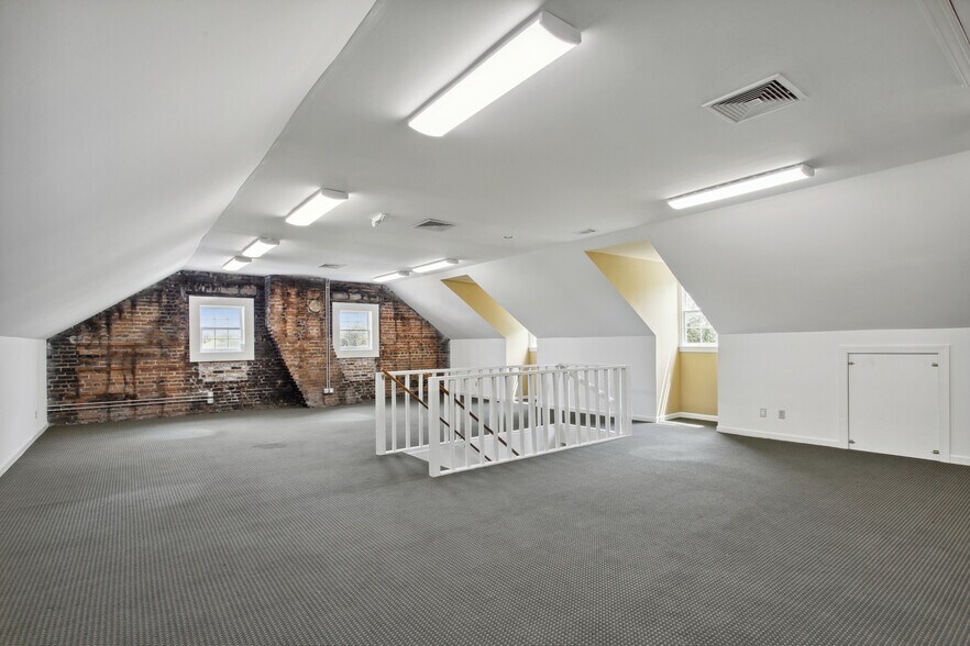 More Photos Of 1719 Abercorn St, Savannah Office Residential For Sale