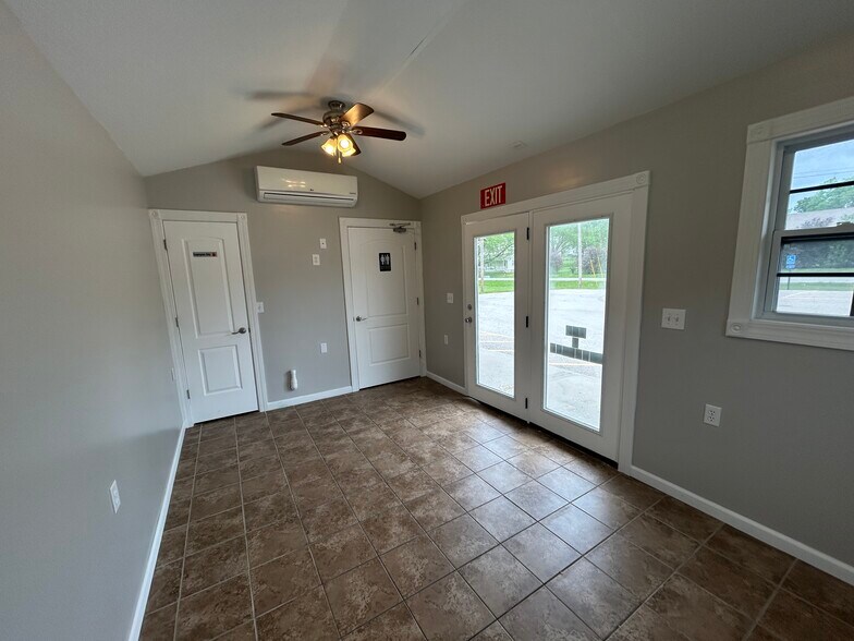 More Photos Of 102 W Lawrence St, Kearney Freestanding For Sale