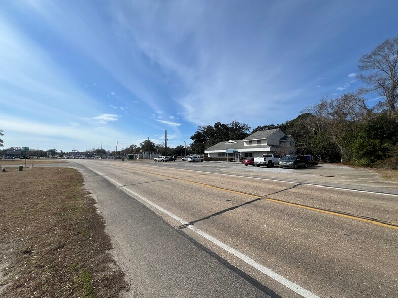 More Photos Of 901 New Warrington Rd, Pensacola Office For Sale