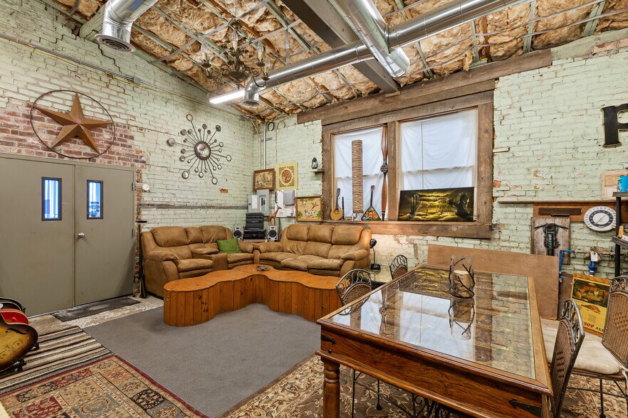 More Photos Of 2200 Glass St, Chattanooga Storefront Retail Residential For Sale