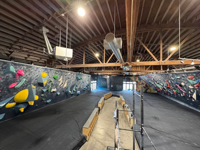 More Photos Of 3621-3625 Interlake Ave N, Seattle Warehouse For Sale