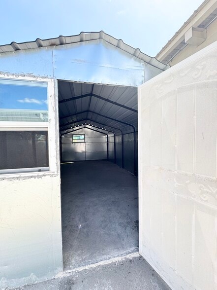More Photos Of 3160 N 46th Ave, Saint Petersburg Warehouse For Sale