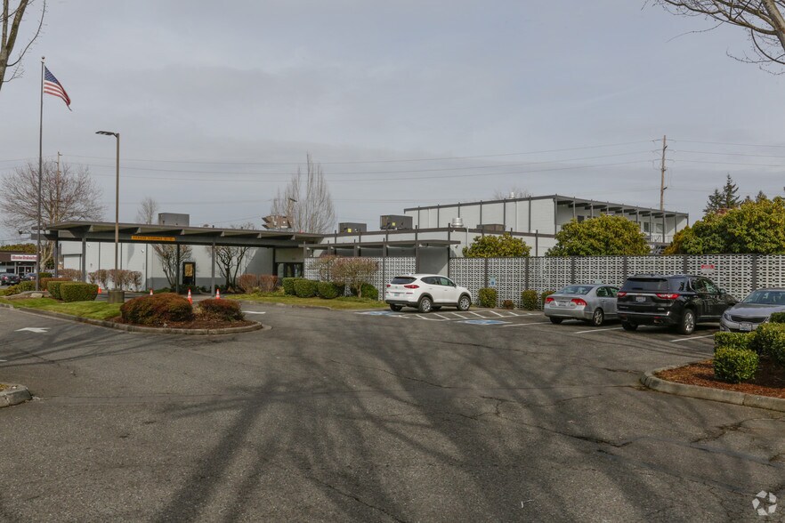 More Photos Of 1314 Auburn Way N, Auburn Health Club For Lease