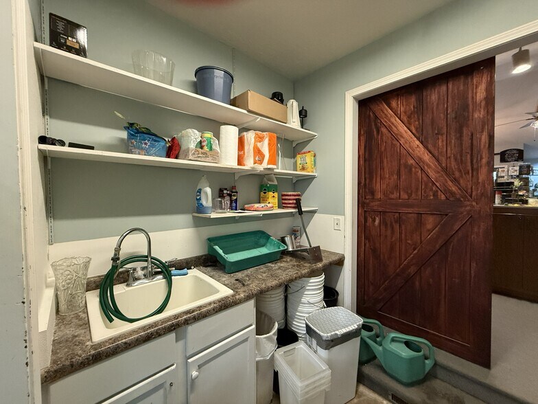 More Photos Of 421 N Spruce St, Abilene Freestanding For Sale