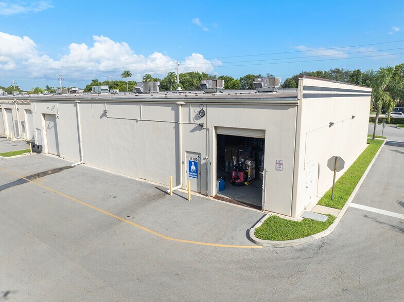 More Photos Of 11300-11354 Wiles Rd, Coral Springs General Retail For Lease