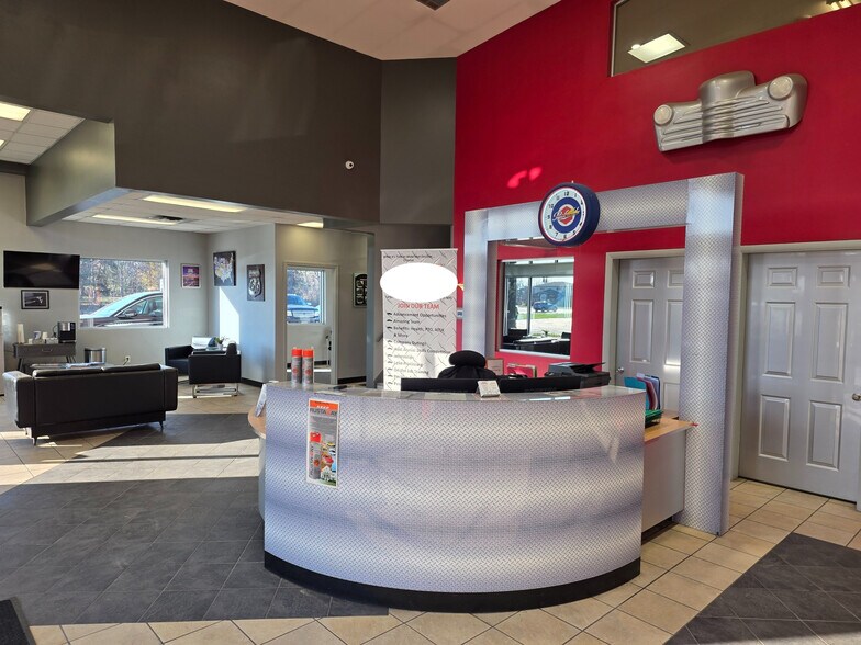 More Photos Of 5967 Robinson Rd, Lockport Auto Dealership For Lease