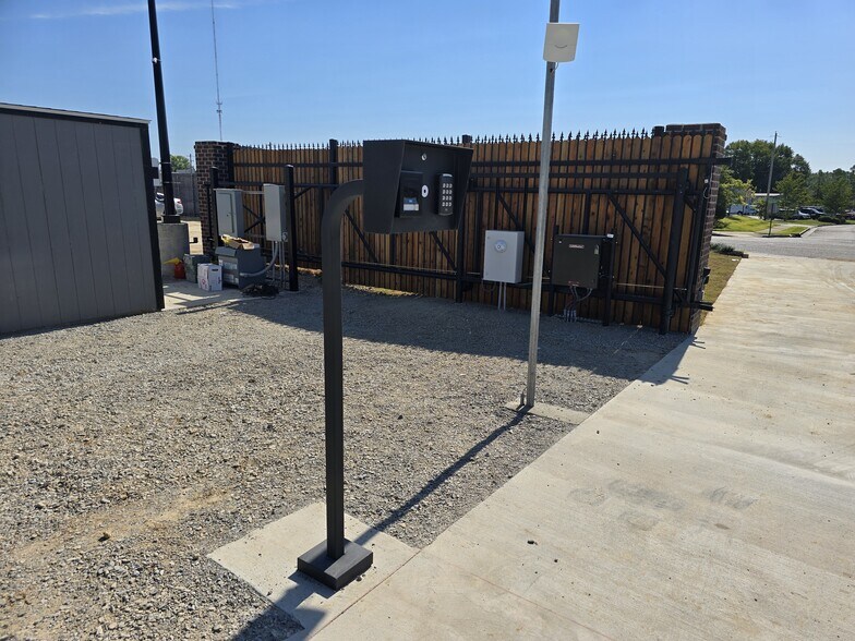 More Photos Of 9140 Cordova Rd park, Cordova Land For Lease