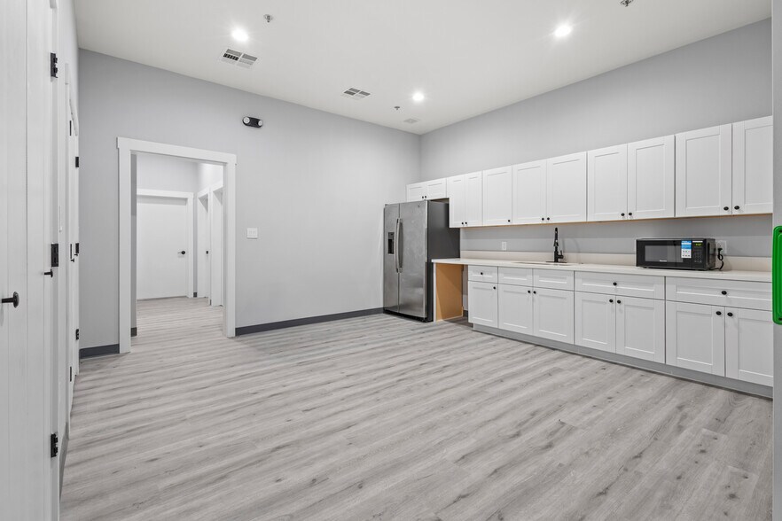 More Photos Of 800 N Plano Rd, Richardson Medical For Lease