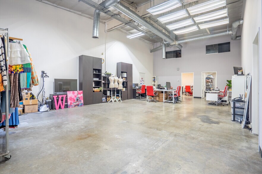 More Photos Of 2807 S Olive St, Los Angeles Warehouse For Sale