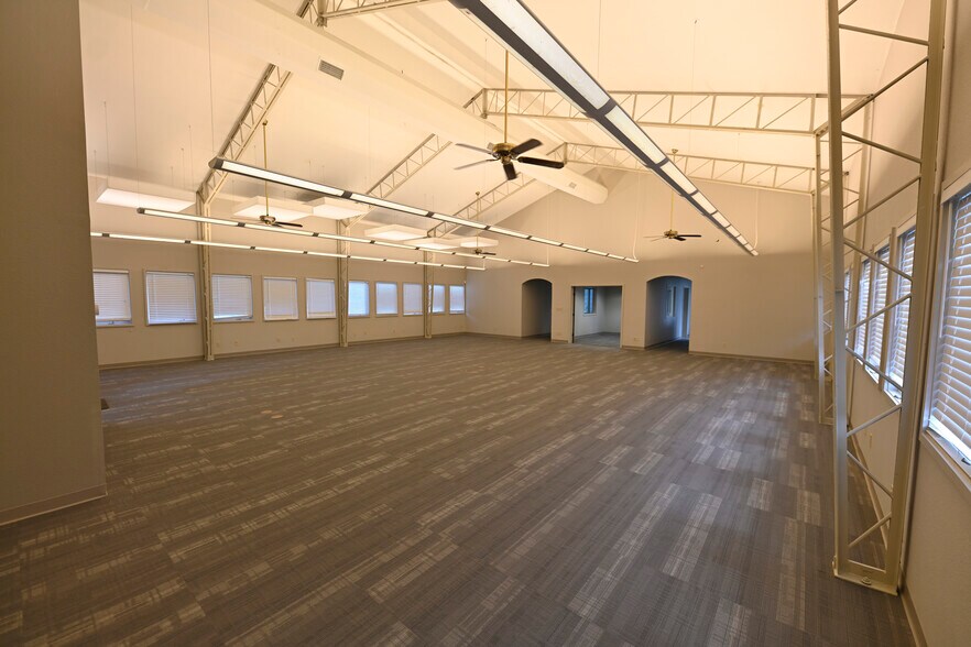 More Photos Of 116 Kestrel Dr, Spring Branch Loft Creative Space For Lease
