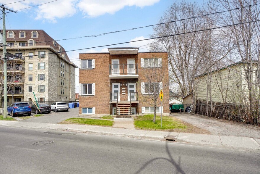Primary Photo Of 51 Boul Desjardins E, Sainte-therese Apartments For Sale