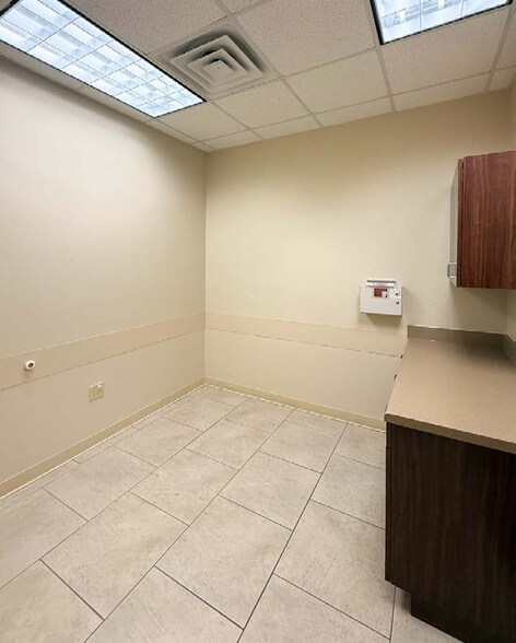 More Photos Of 2301-2335 SW Military Dr, San Antonio Unknown For Lease