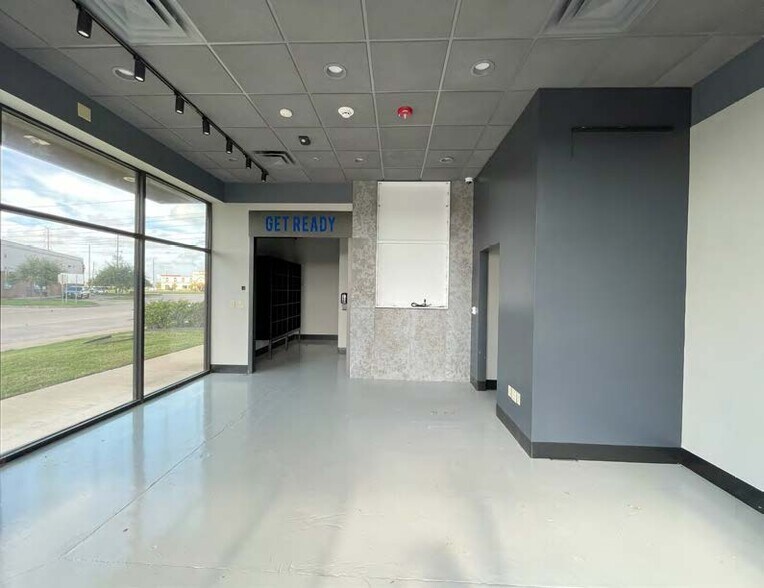 More Photos Of 5400 Pointe West Cir, Richmond Unknown For Lease