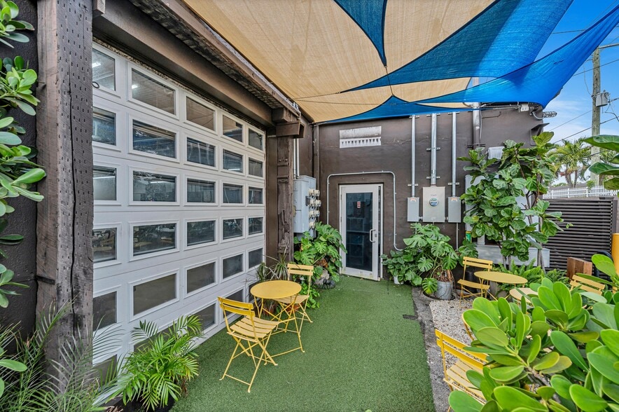 More Photos Of 815 NE 13th St, Fort Lauderdale Freestanding For Sale