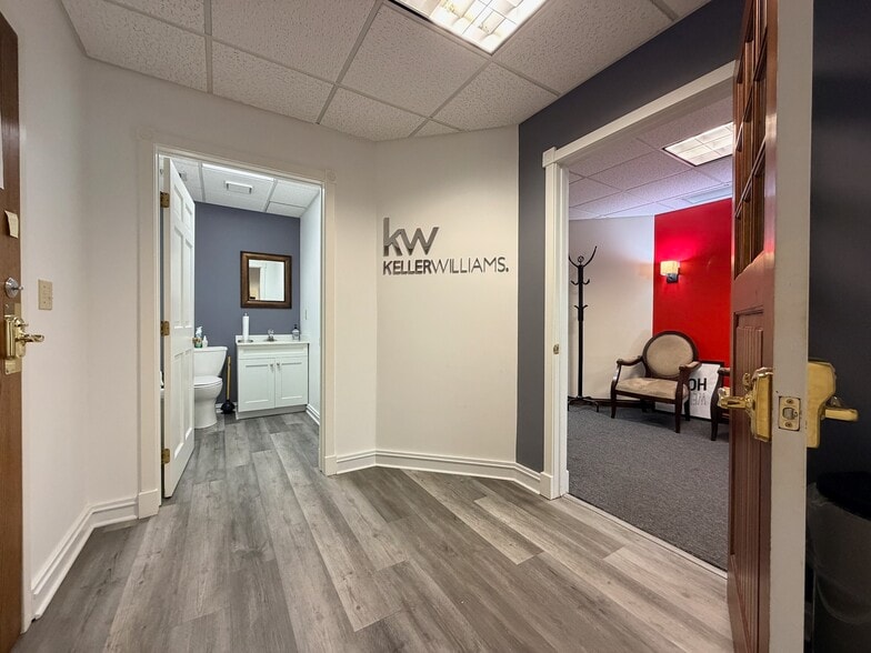 More Photos Of 27 Mill Plain Rd, Danbury Office For Sale