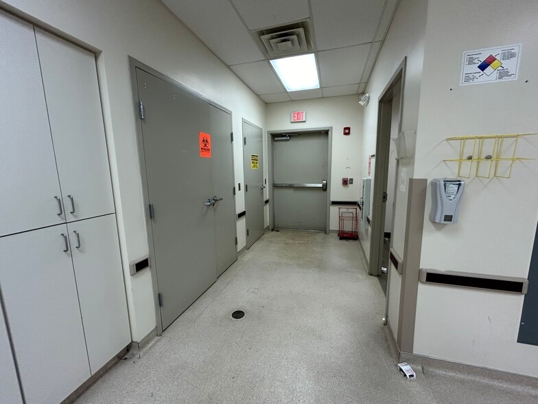 More Photos Of 213-221 Sterling Farm Dr, Jackson Medical For Lease