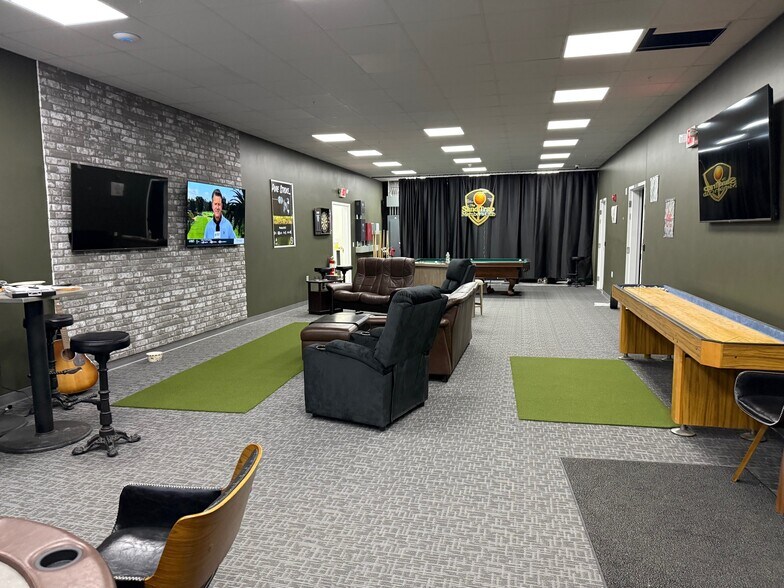 More Photos Of 586 Lewiston Junction Rd, Auburn Distribution For Sale