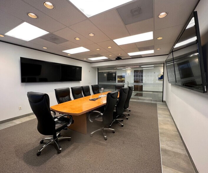More Photos Of 720 N Post Oak Rd, Houston Office For Lease