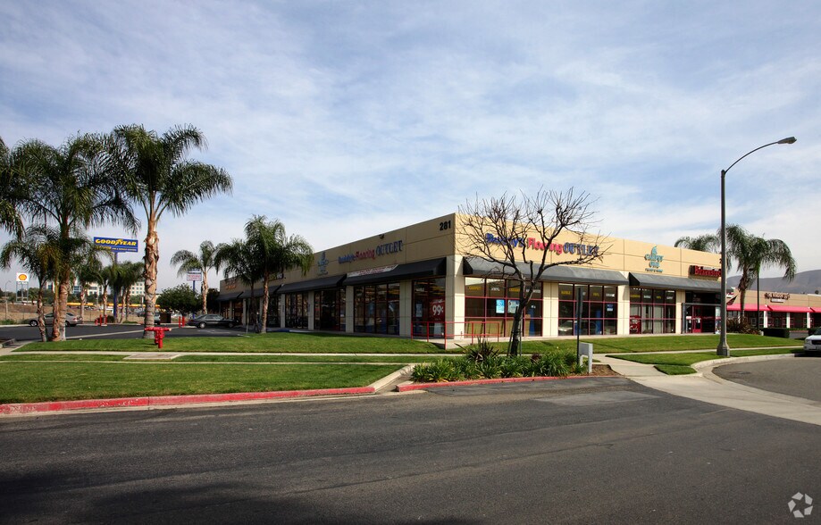More Photos Of 281 DuPont St, Corona General Retail For Lease