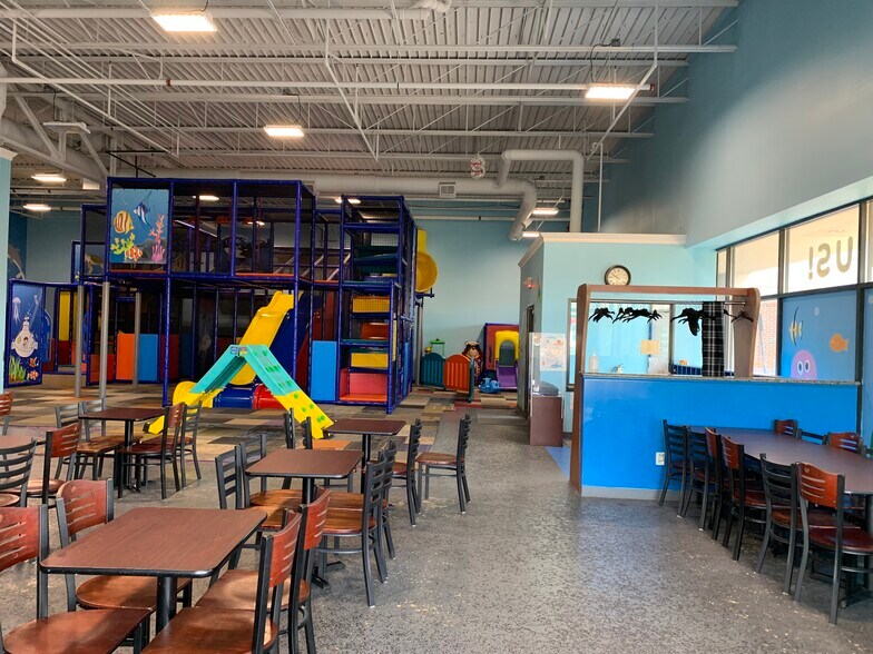 More Photos Of 78 W Maple Rd, Troy Restaurant For Lease