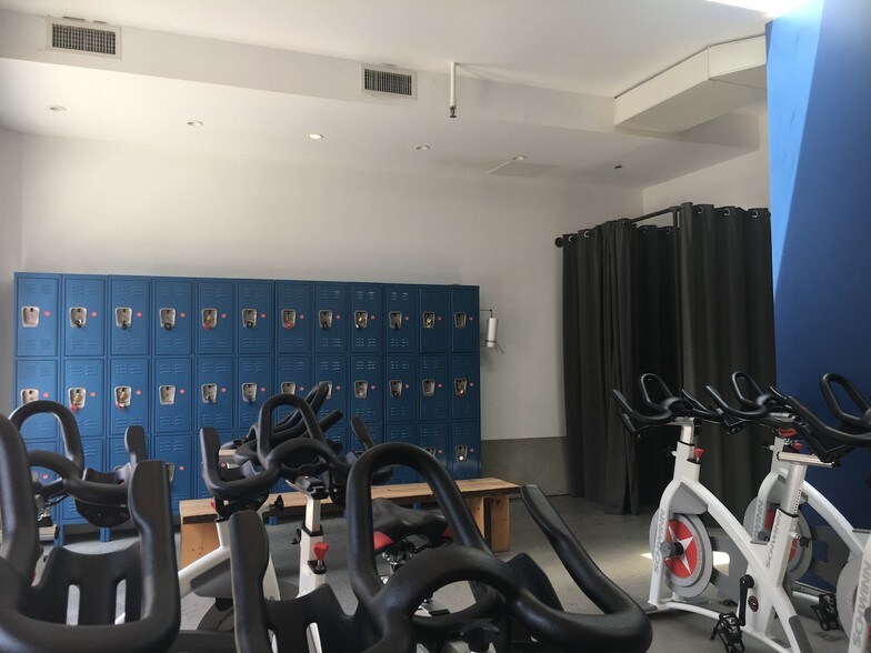 More Photos Of 74 N 8th St, Brooklyn Storefront Retail Office For Lease