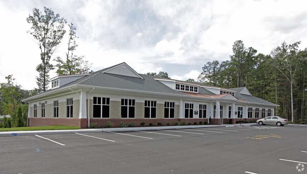 Primary Photo Of 13440-13460 Tredegar Lake Pky, Midlothian Medical For Lease
