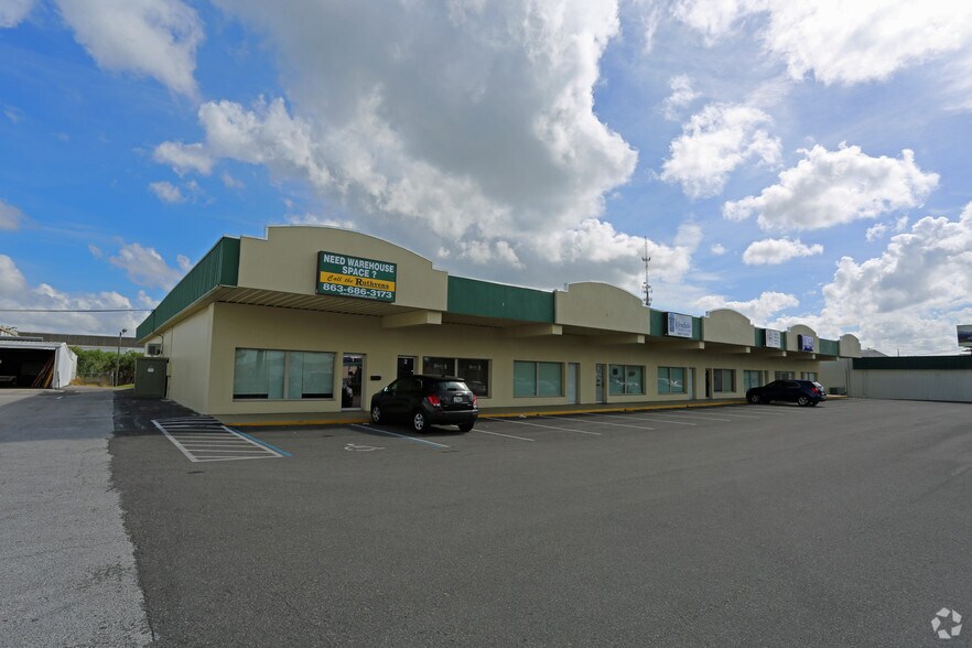 More Photos Of 2222 S Combee Rd, Lakeland Flex For Lease