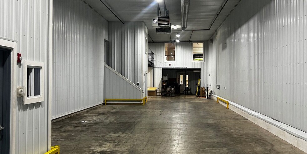 More Photos Of 2 Brewery Pl, Ipswich Distribution For Sale