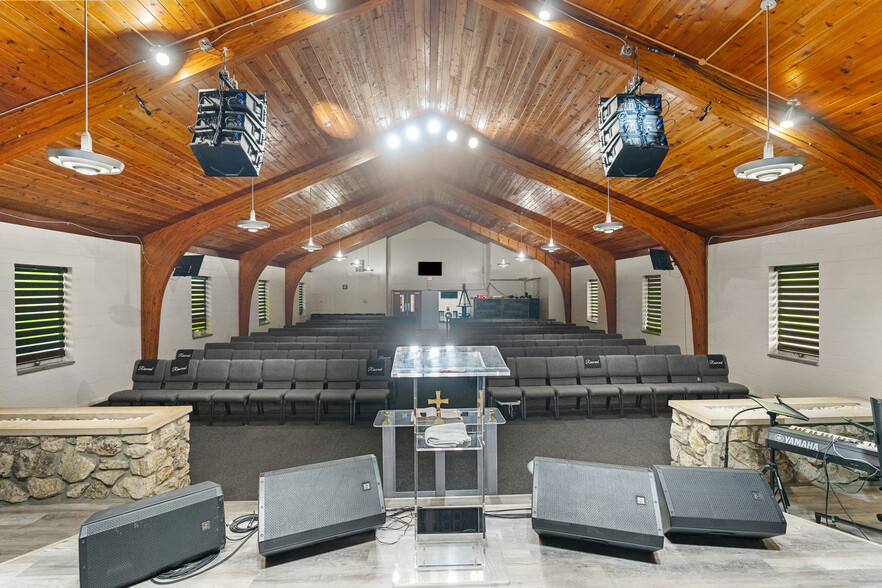More Photos Of 6202 Dupont St, Flint Religious Facility For Sale