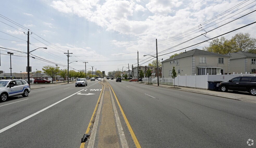 More Photos Of 2707 Hylan Blvd, Staten Island Office For Lease