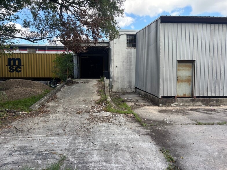 More Photos Of 3511 Walnut St, Jacksonville Warehouse For Lease