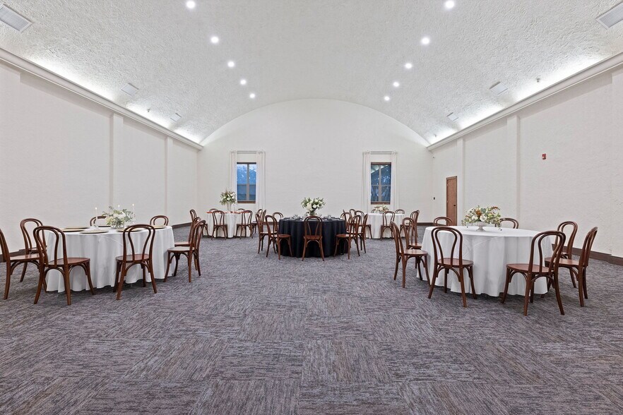 More Photos Of 128 S E St, Exeter Storefront For Sale