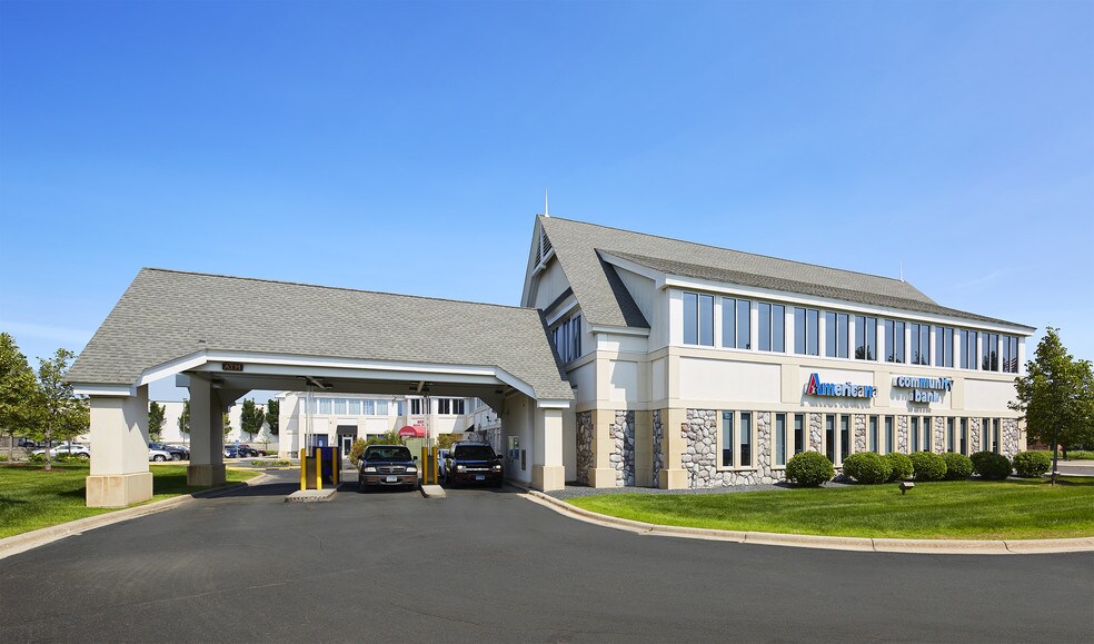 More Photos Of 580-600 Market St, Chanhassen Unknown For Lease