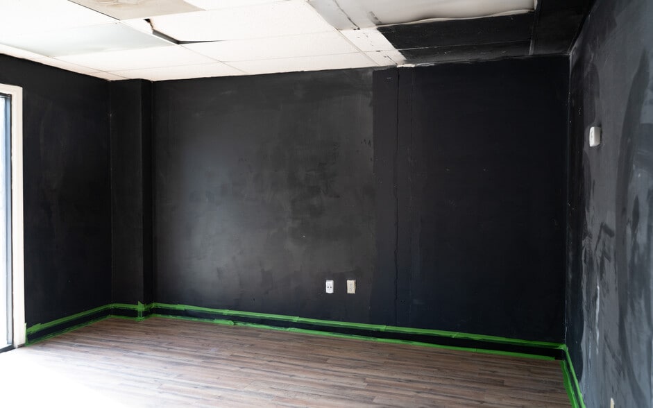 More Photos Of 151 Riverchase Way, Lexington Light Distribution For Lease