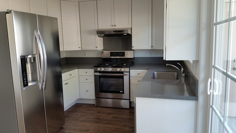 More Photos Of 1378-1380 Patricia Ave, Simi Valley Apartments For Sale