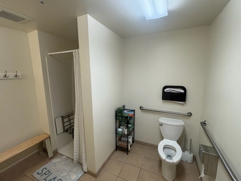 More Photos Of 63056 NE Lower Meadow Dr, Bend Light Distribution For Lease