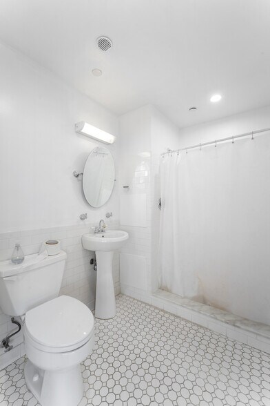 More Photos Of 164 20th St, Brooklyn Office For Lease