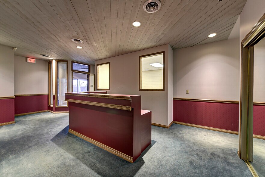 More Photos Of 586 Leon Av, Kelowna Office For Lease