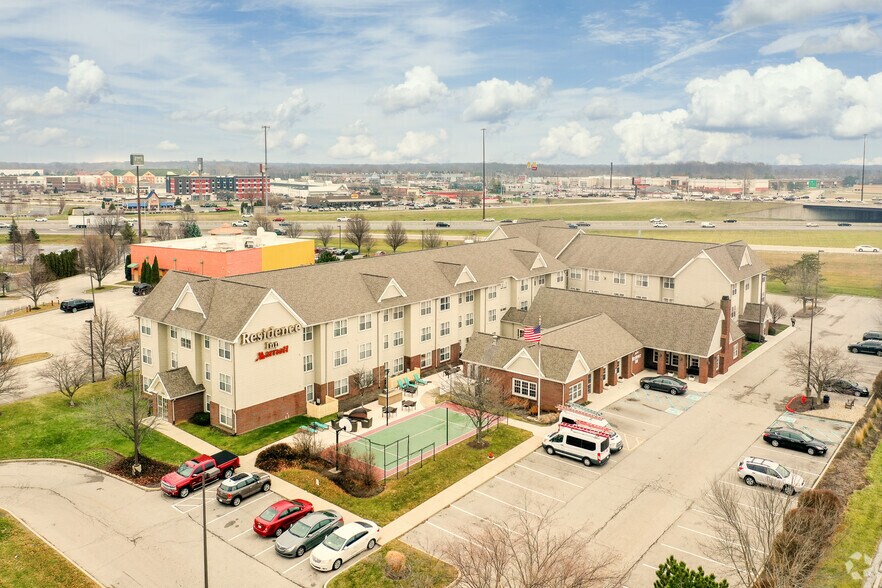 Primary Photo Of 9765 Crosspoint Blvd, Indianapolis Hotel For Sale